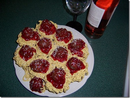 spaghetti and meatball cupcakes with wine